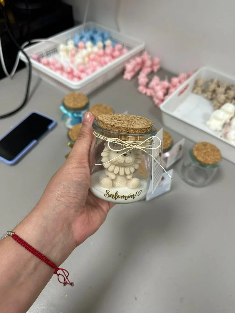 Leoncito en Frasco Grande con Corcho